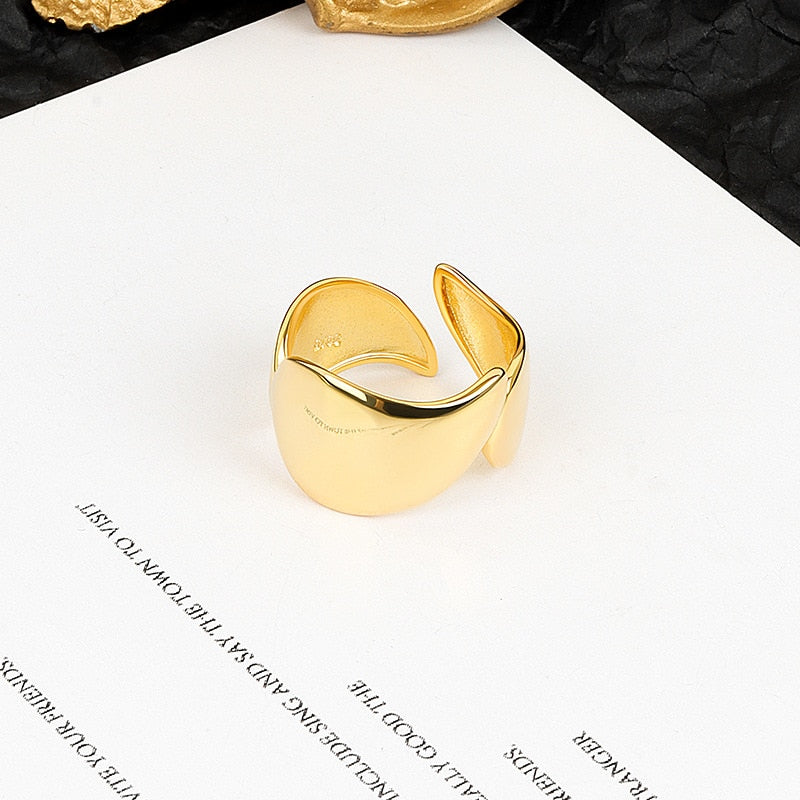 Clara Wavy Ring